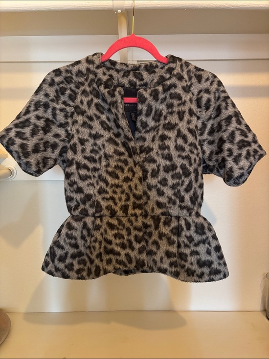 BCBGMaxAzria Jackets & Blazers - BCBGMaxAzria Gray and Black Leopard Print Peplum Top